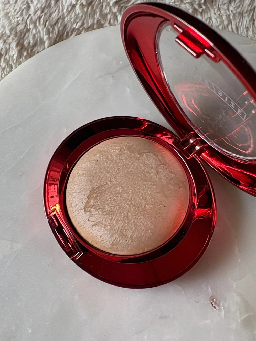 ONE/SIZE Boucle Silk Powder in MEDIUM GOLDEN